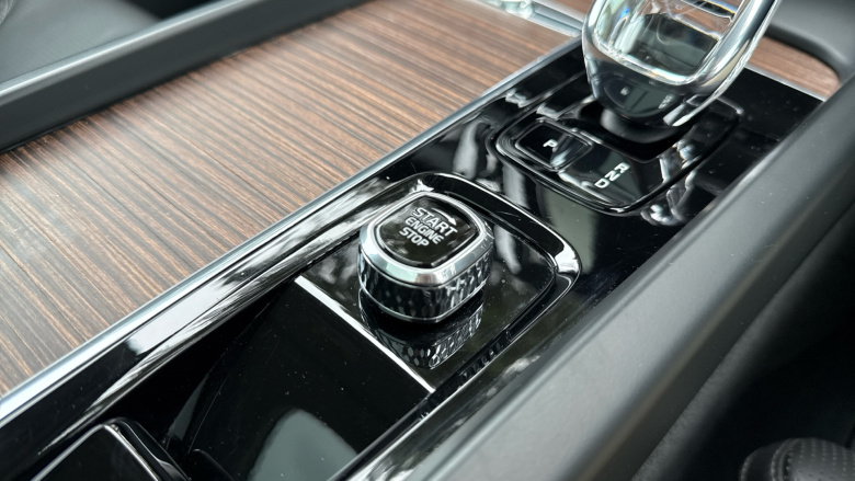 Volvo XC60 2.0 B5P Ultimate Dark 5dr AWD Geartronic Petrol Estate